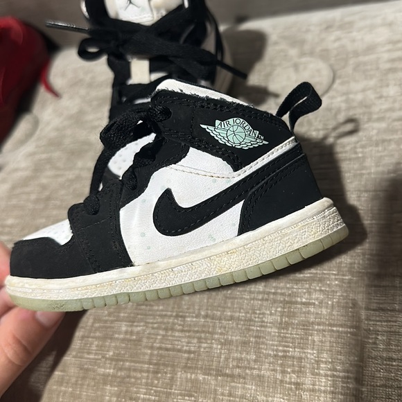 Jordan 1s black and white. 5c - Picture 2 of 3